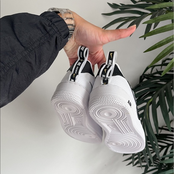 Air Force 1 - Picture 6 of 8